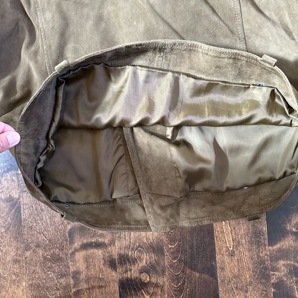 Biker jackets are always cool and in... but in green suede even more so! - Picture 4 of 5